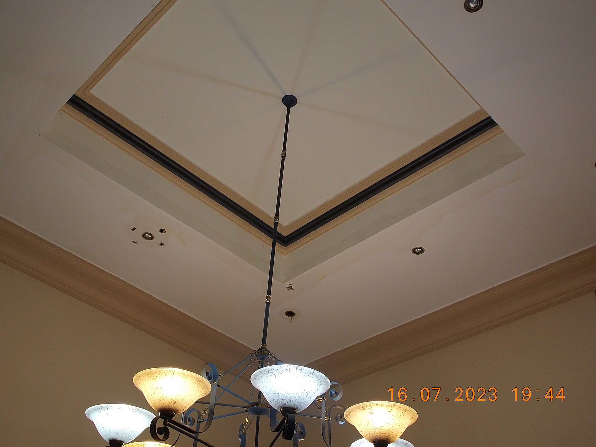 SP52948-Block-D-foyer-multiple-leakages-from-ceiling-creating-electrical-hazard-photo-12-16Jul2023.jpg