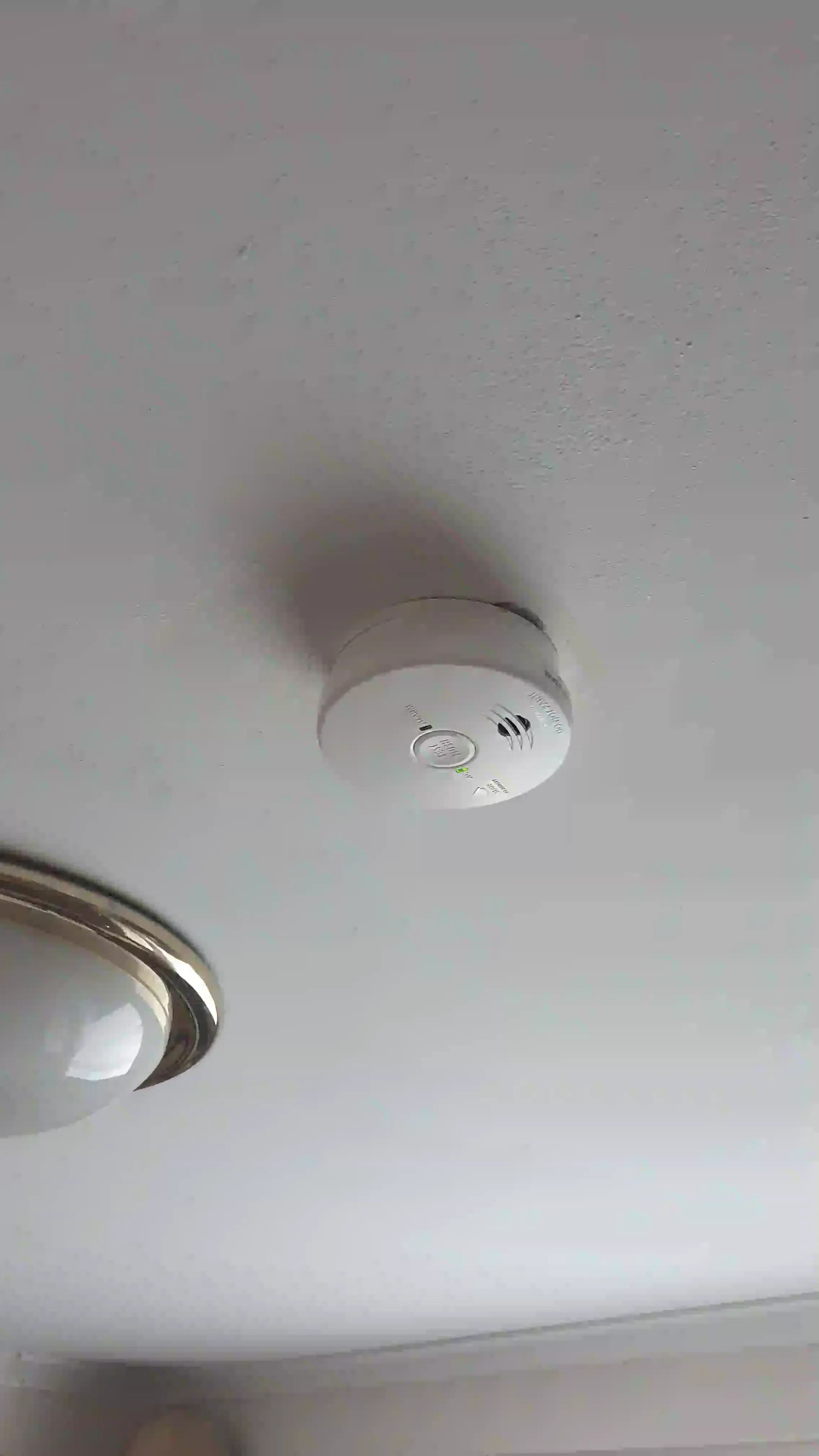 SP52948-Lot-158-ensuite-bedroom-smoke-alarm-manufacture-date-1994-replaced-photo-1-2Oct2021