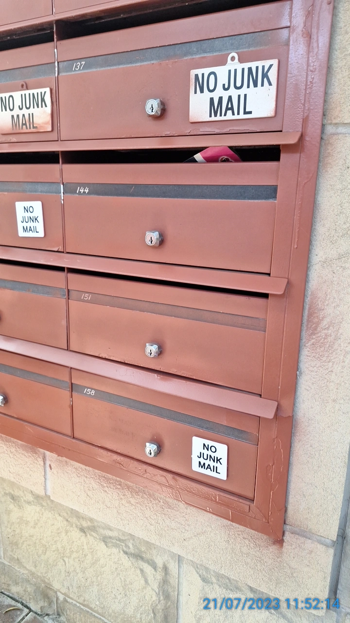 SP52948-Lot-158-letterbox-finally-repainted-photo-3-21Jul2023.webp