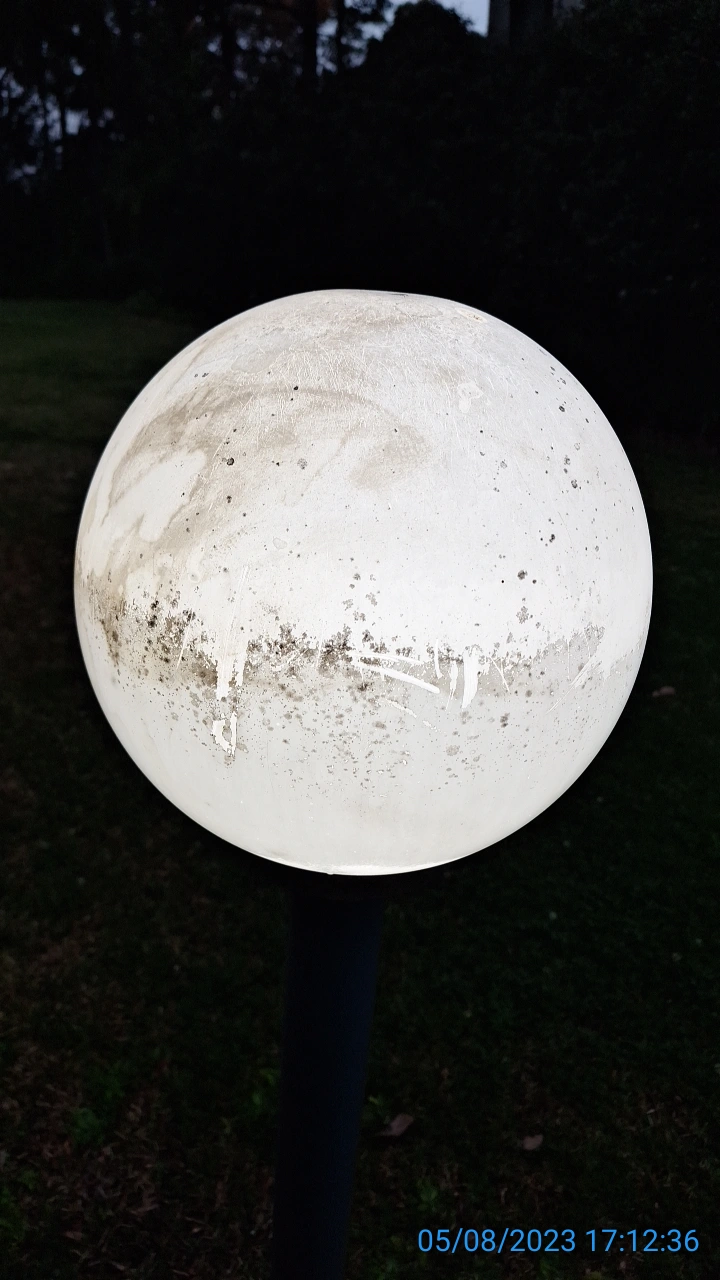 SP52948-gardens-unmaintained-light-post-globe-photo-3-5Aug2023.webp