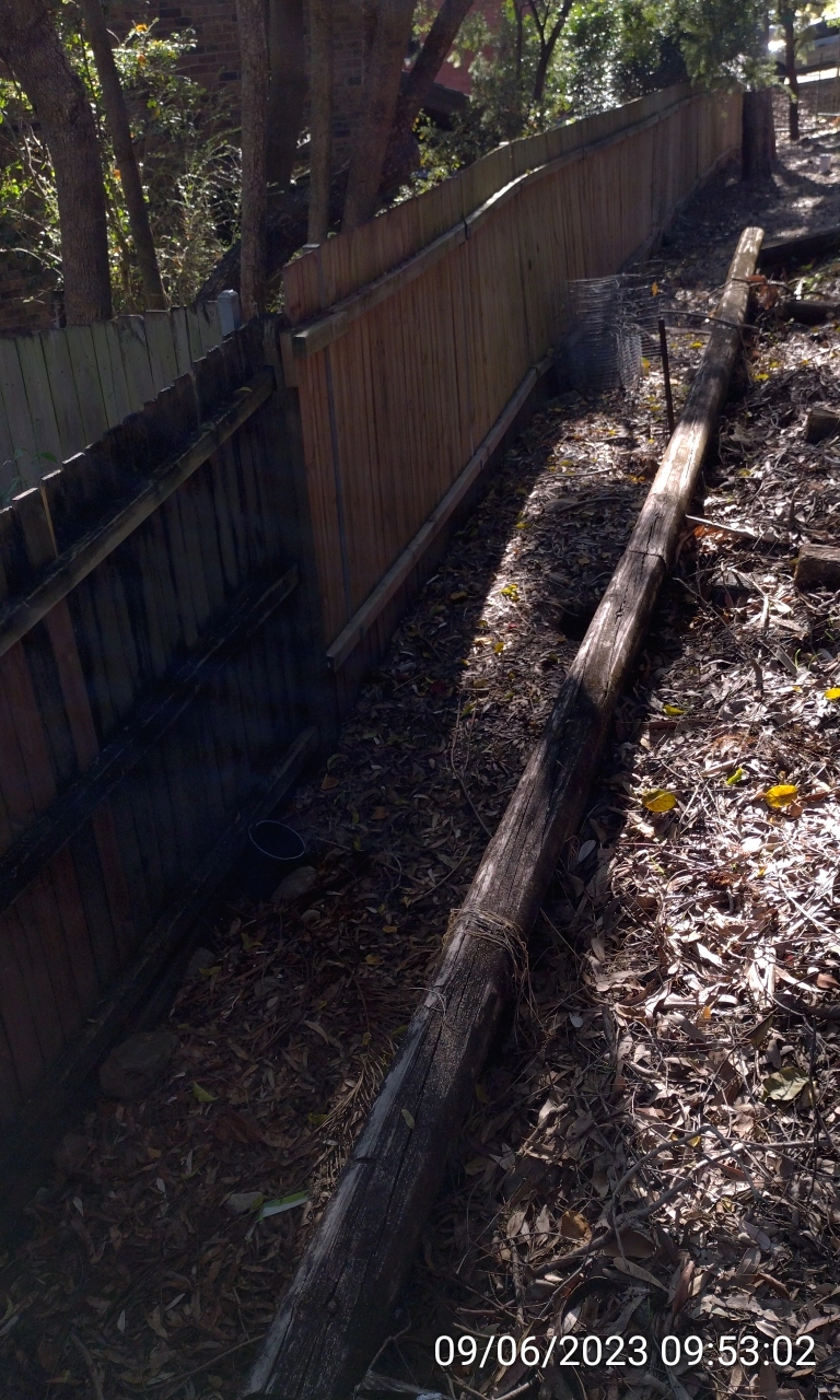 SP52948-neglected-wooden-fence-behind-townhouses-photo-3-9Jun2023.webp