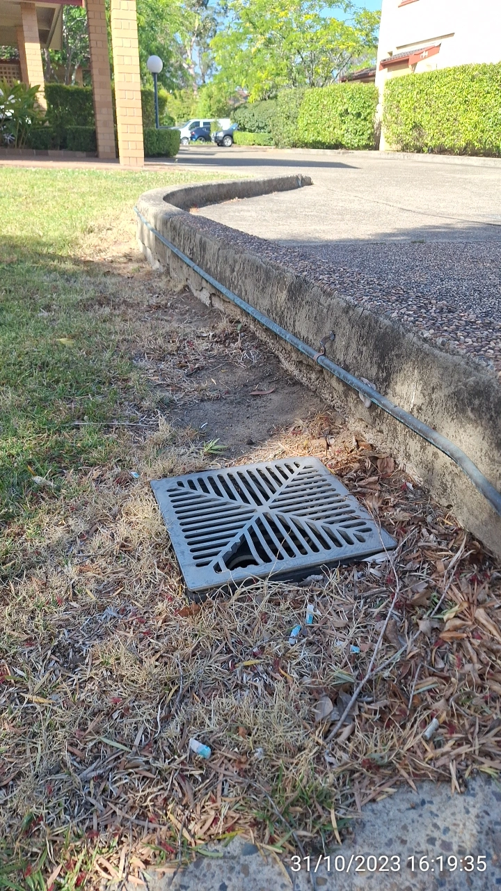 SP52948-rampant-smoking-risks-and-pollution-near-carwash-area-photo-1-31Oct2023.webp