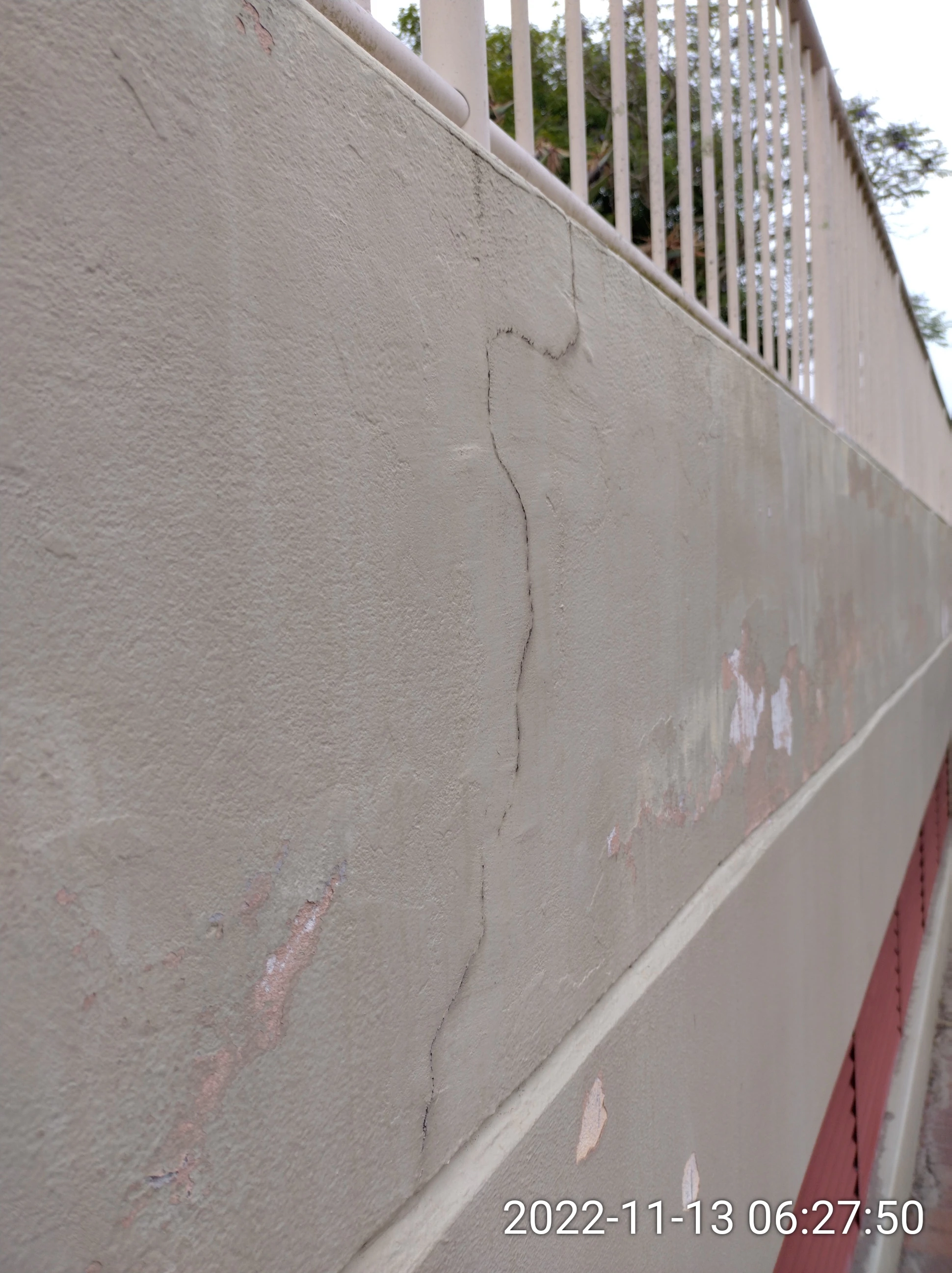 SP52948-water-damages-on-garden-bed-wall-near-tennis-courts-13Nov2022-photo-53.webp