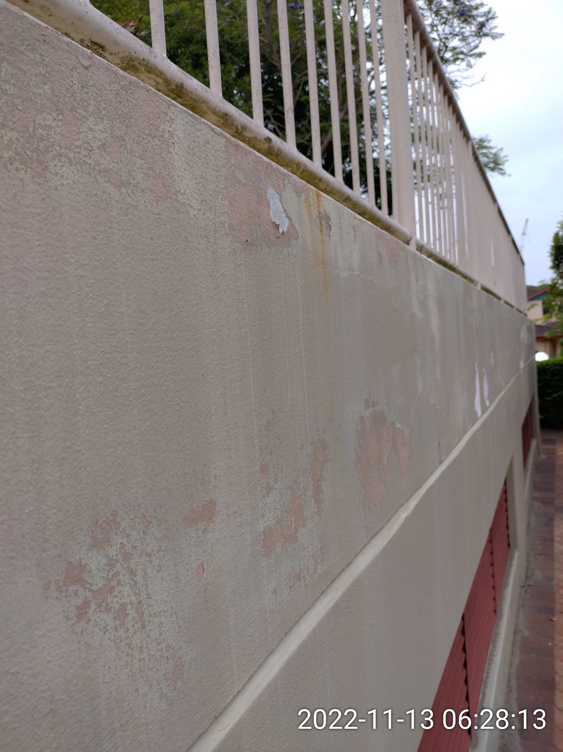 SP52948-water-damages-on-garden-bed-wall-near-tennis-courts-13Nov2022-photo-57.webp