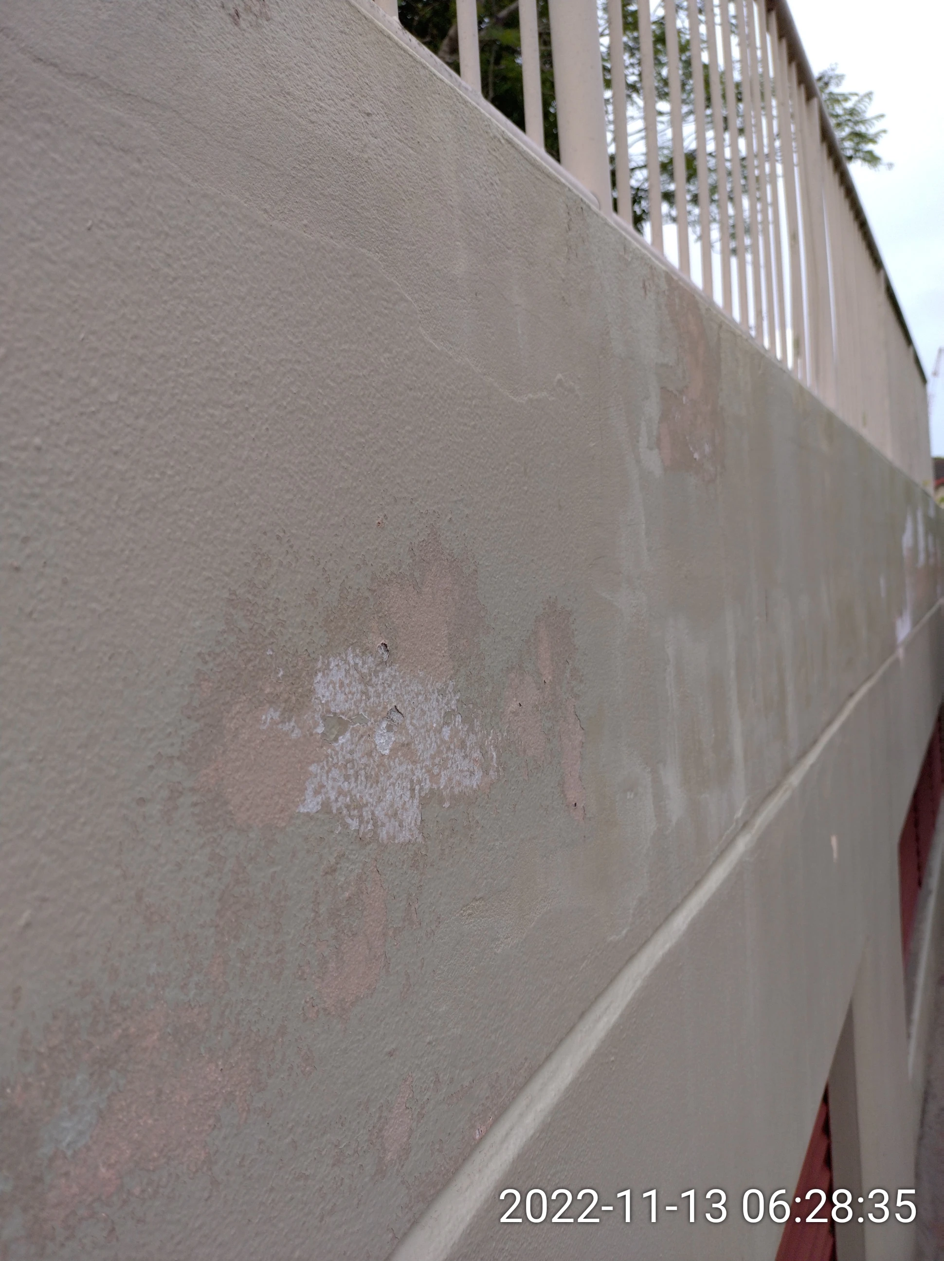 SP52948-water-damages-on-garden-bed-wall-near-tennis-courts-13Nov2022-photo-61.webp