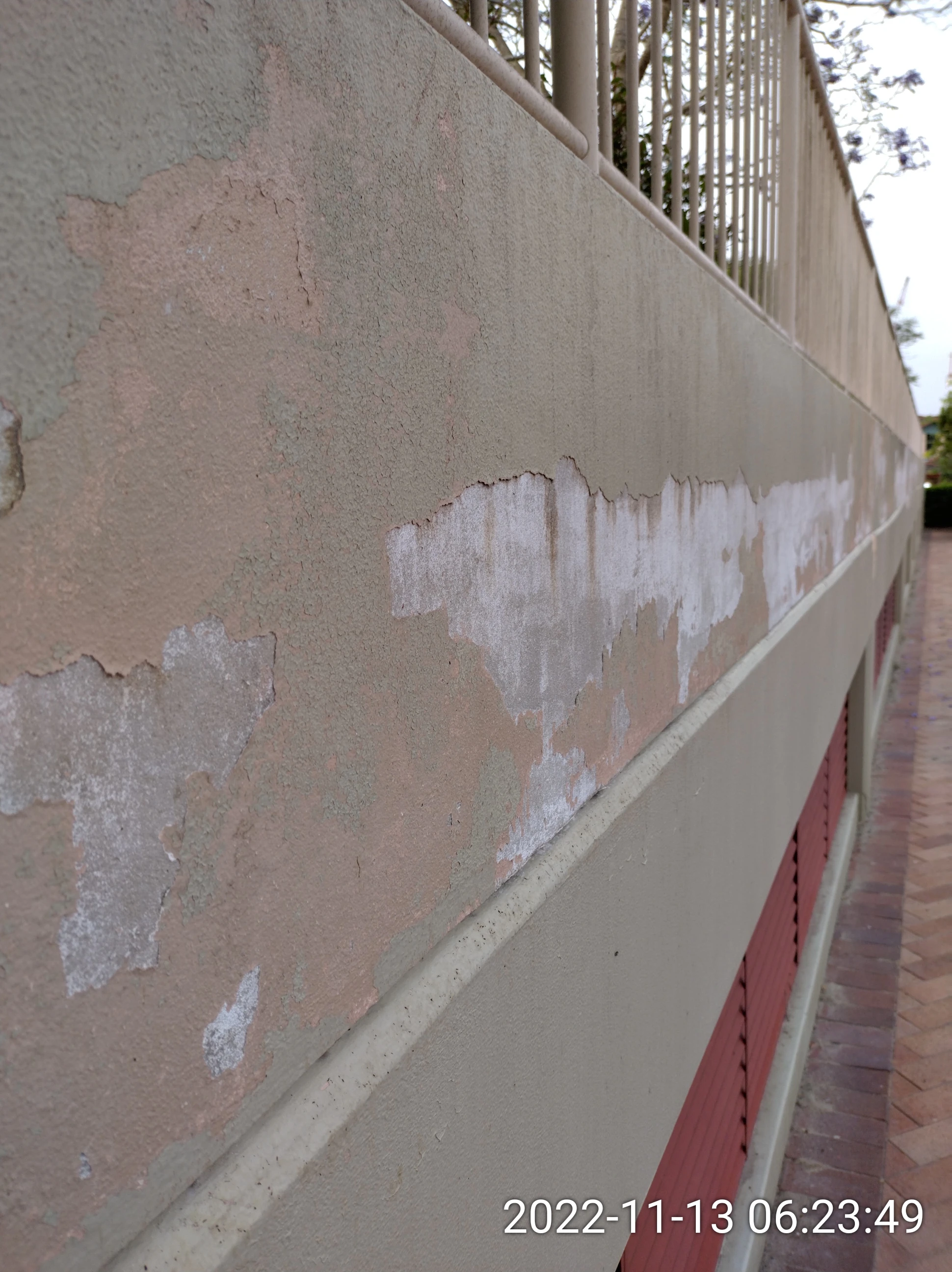 SP52948-water-damages-on-garden-bed-wall-near-tennis-courts-13Nov2022-photo-7.webp