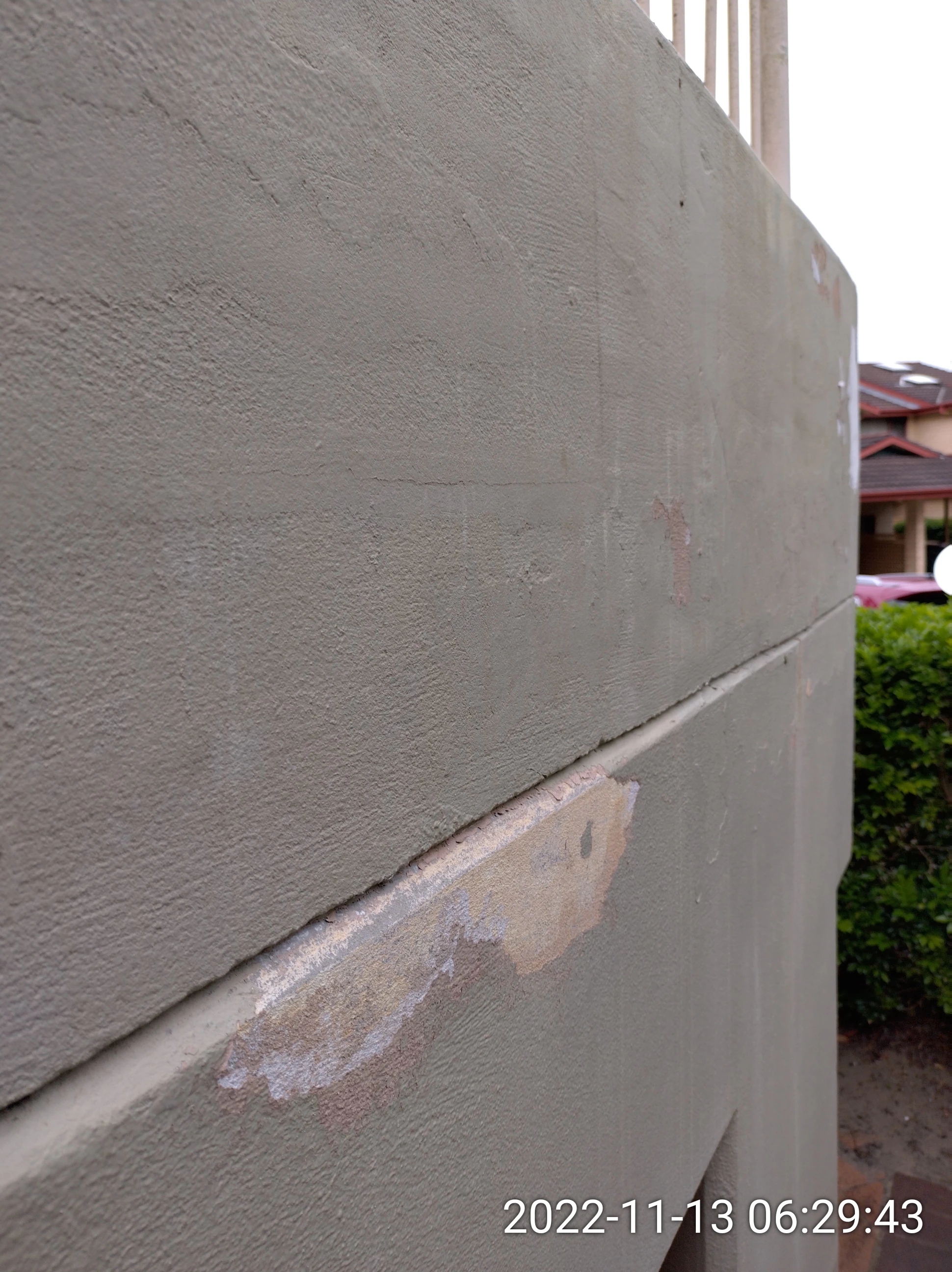 SP52948-water-damages-on-garden-bed-wall-near-tennis-courts-13Nov2022-photo-75.webp