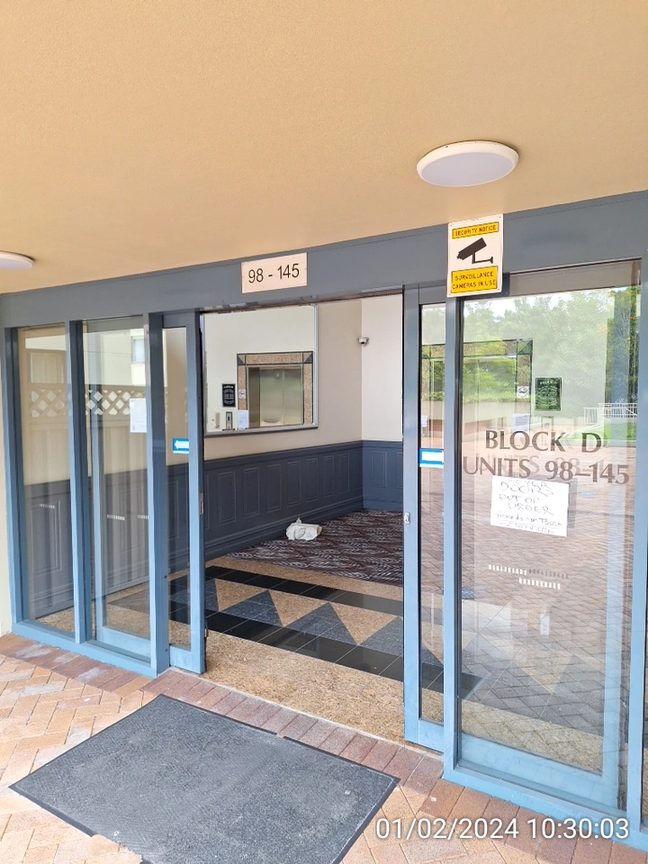 SP52948-Block-D-entrance-sliding-door-faulty-photo-1-1Feb2024.webp