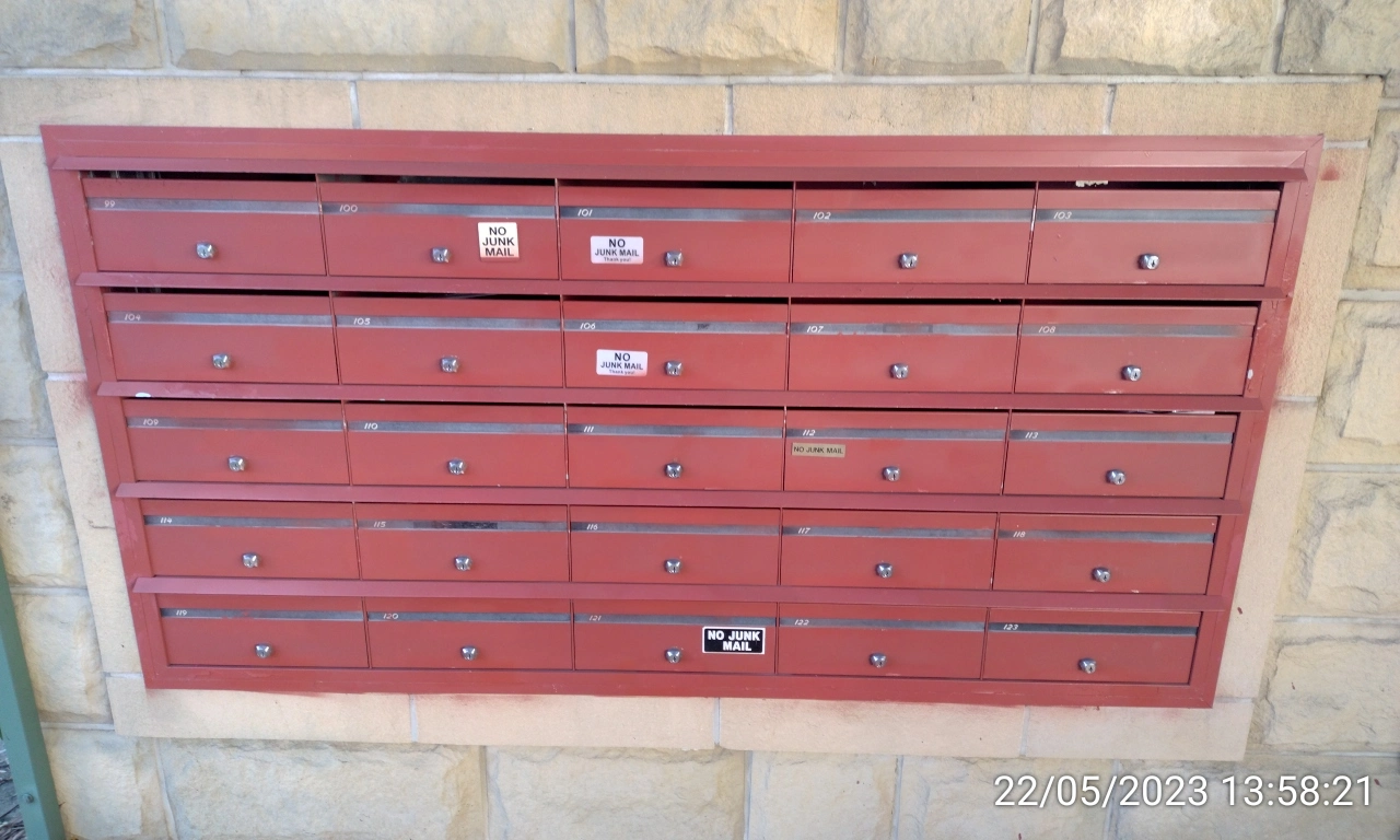 SP52948-only-Lot-158-letterbox-with-damaged-paint-photo-3-22May2023